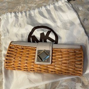 MICHAEL KORS SANTORINI LEATHER & WOVEN CLUTCH